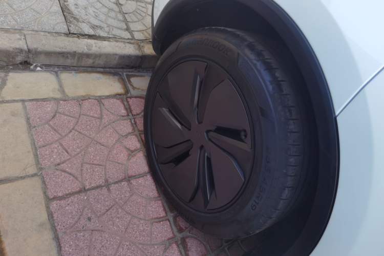 Used Tesla Model Y 2025 Updated Version Long-Range All-Wheel Drive
