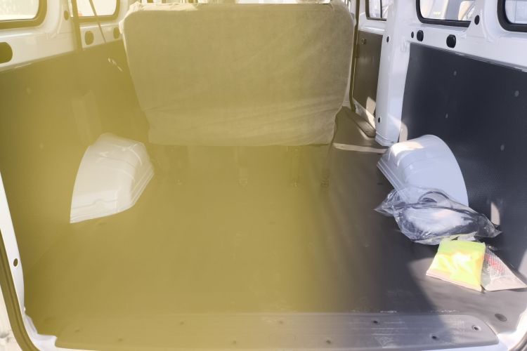 Used Wuling Yangguang 2024 300KM Comfort Version Passenger Van 75kW
