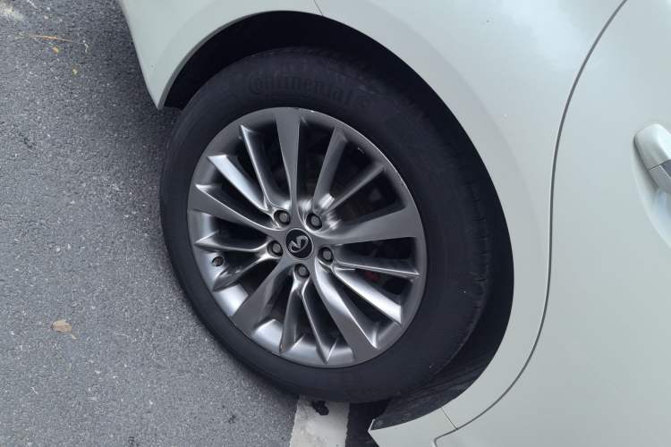 Used Infiniti Q50L 2018 2.0T Enjoyment Version China VI Standard
