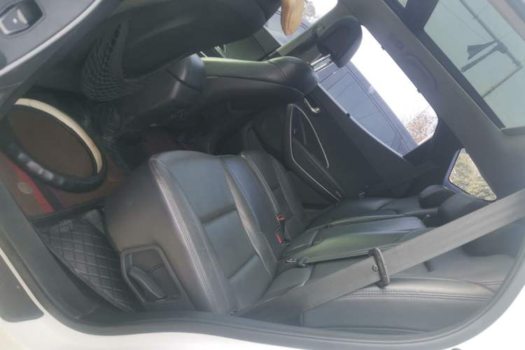 Used Hyundai Santa Fe 2015 2.4L Automatic Two-Wheel Drive Smart Version 5 Seats
