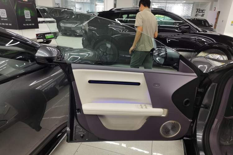 Used  06 2025 Max All-Electric Version
