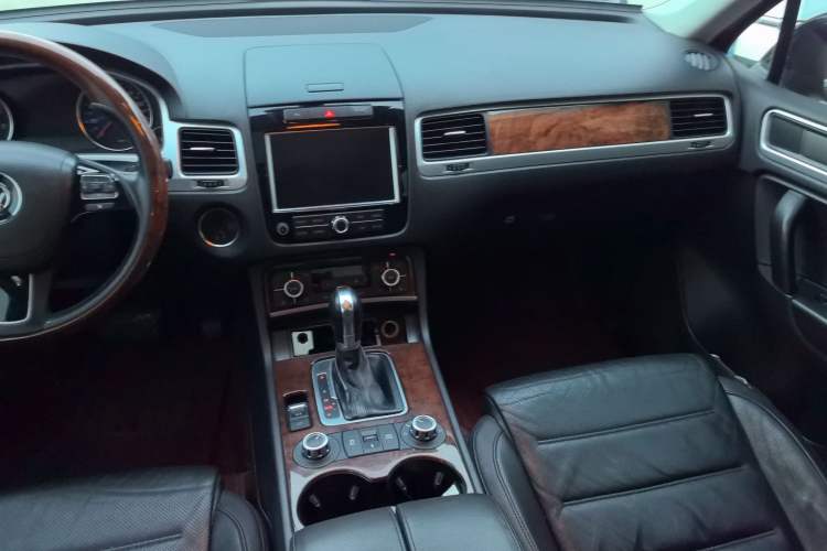 Used Volkswagen Touareg 2011 3.0 TSI Comfort Version
