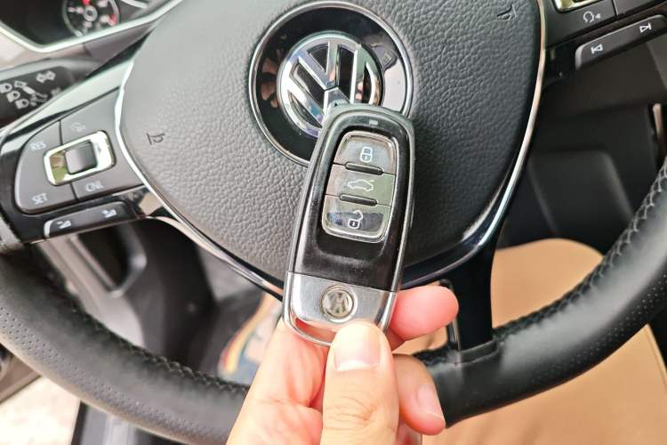 Used Volkswagen Phideon 2019 380TSI Two-Wheel Drive Business Edition China VI Standard