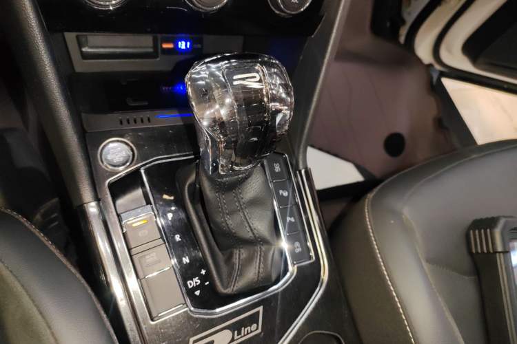 Used Volkswagen Tiguan L 2020 330TSI Automatic Two-Wheel Drive Smart Luxury Edition China VI Standard
