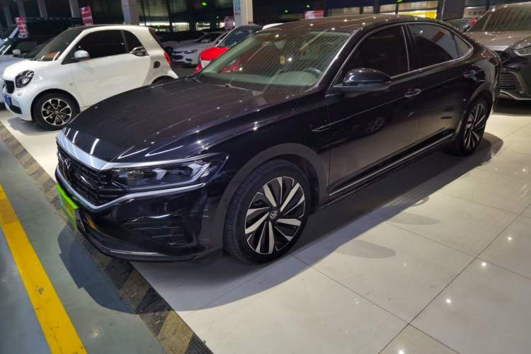 Used Volkswagen Passat 2022 330TSI Luxury Edition Custom Version
