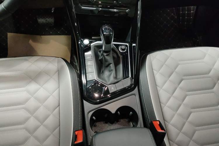 Used Volkswagen Tayron 2024 300TSI Two-Wheel-Drive Luxury Plus Advanced Version