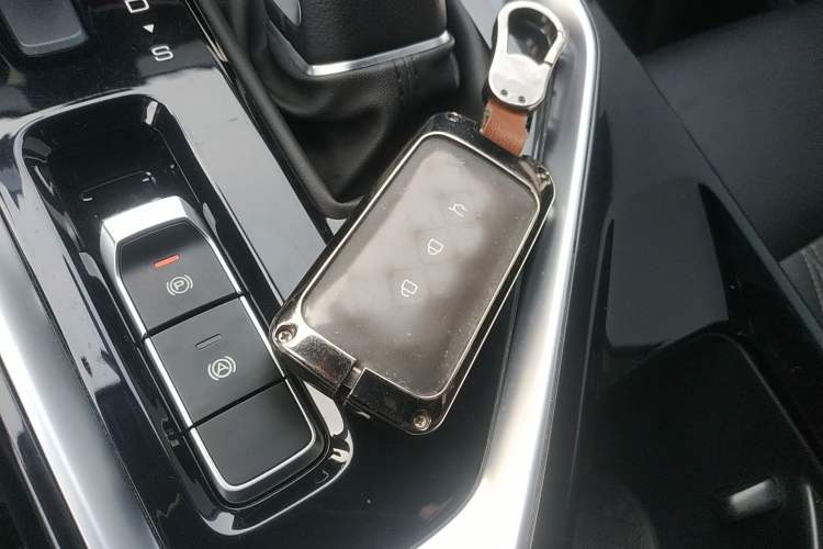 Used Wuling Asta 2022 2.0L DHT Electric-Speed Version
