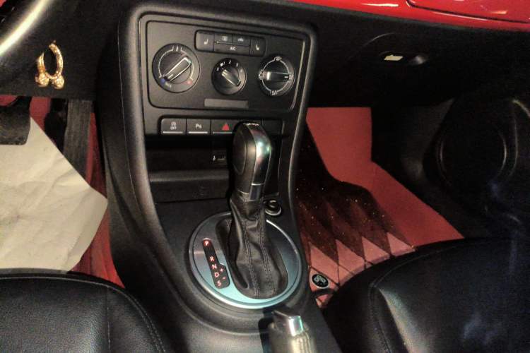 Used Volkswagen Beetle 2015 180TSI model
