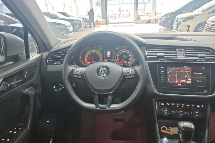 Used Volkswagen Tiguan L 2019 Revised 330TSI Automatic Two-Wheel Drive Smart & Luxury Edition China VI Standard
