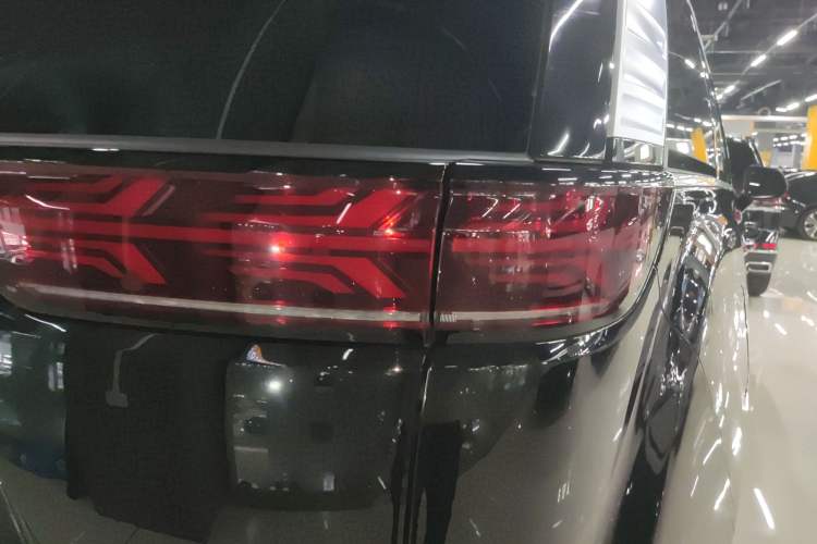 Used Denza D9 2024 DM-i 1050 Luxury Model