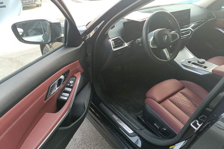 Used BMW i3 2024 eDrive 40 L Midnight Edition
