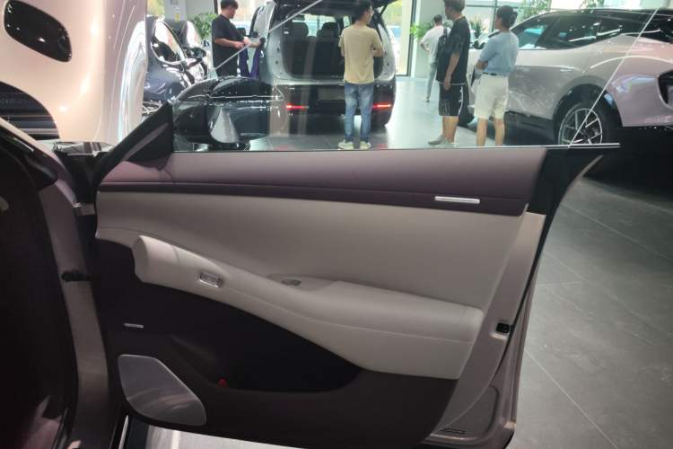 Used  YU7 2025 Ultra-Long Range High-Performance All-Wheel-Drive Max Edition
