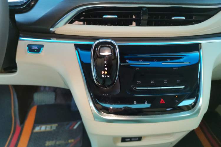 Used Buick GL8 2023 Land Executive Class 652T Luxury Model
