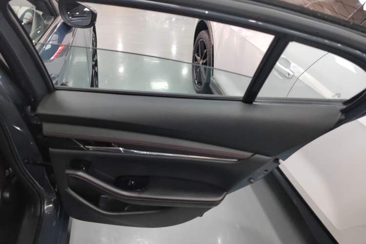 Used Mazda Mazda 3 Axela 2022 2.0L Automatic Zhi Rui Obsidian Edition
