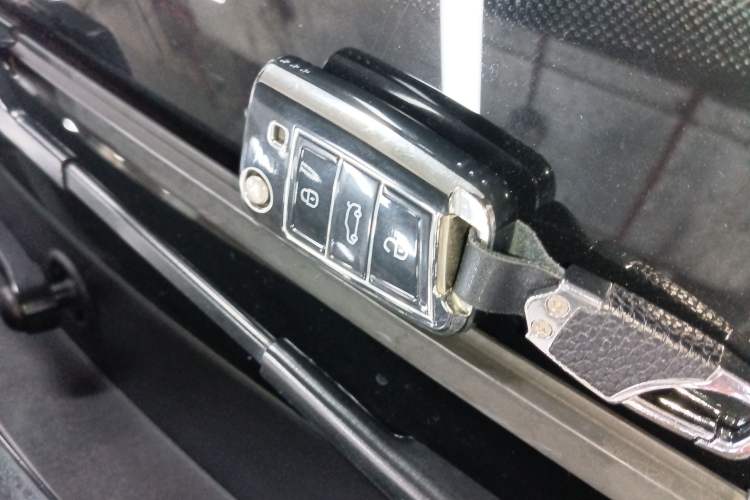 Used Volkswagen Tiguan L 2023 Restyled 330TSI Automatic Two-Wheel Drive R-Line Enhanced Comfort Version