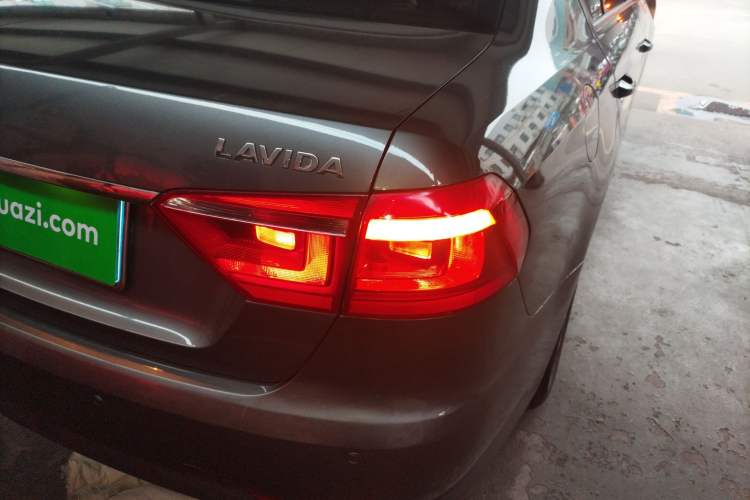 Used Volkswagen Lavida 2013 Revised Classic 1.6L Automatic Fashion Edition
