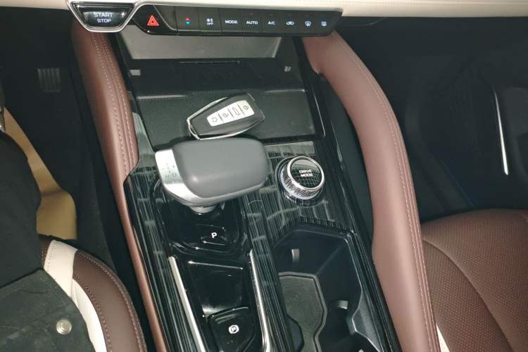 Used Geely Auto Monjaro L 2024 2.0TD High-Power Automatic Two-Wheel Drive Yunqi Version
