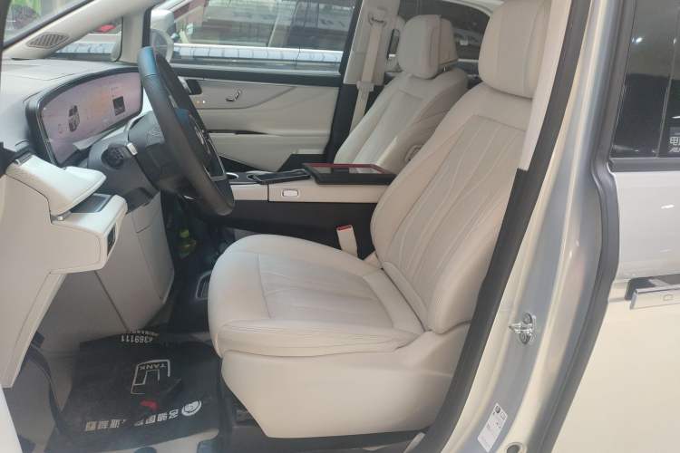 Used Buick GL8 New Energy 2024 Lu Zun Deluxe Edition 7-Seater
