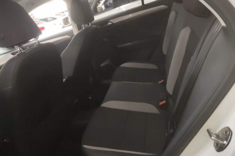 Used Volkswagen T-ROC 2019 230TSI DSG Two-Wheel Drive Advanced Version China V Standard
