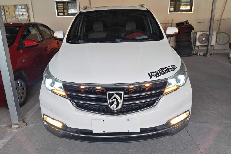 Used Baojun 730 2017 1.5T Manual Prestige Version 7 Seats