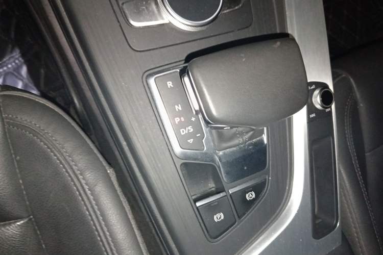 Used Audi A4L 2019 40 TFSI Fashion Version China V