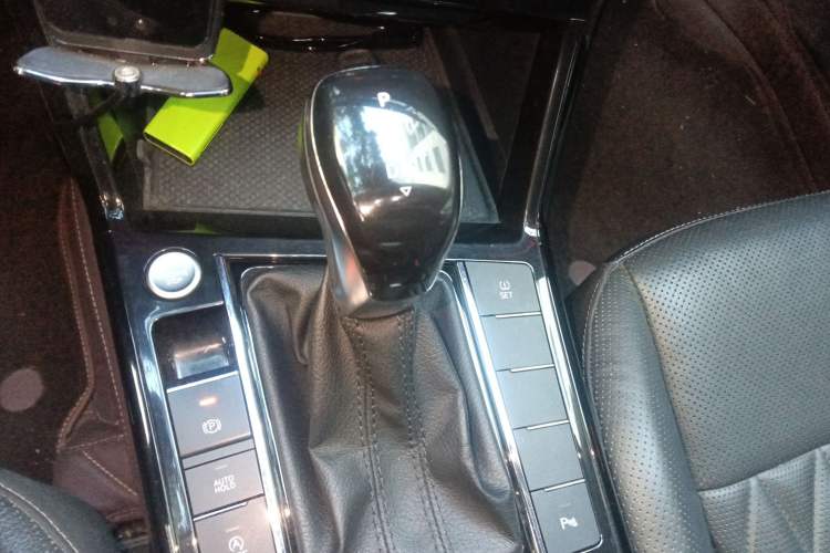 Used Volkswagen Passat 2019 330TSI Luxury Edition China VI Standard
