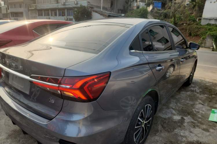 Used Roewe i5 2021 1.5L CVT Diamond Edition
