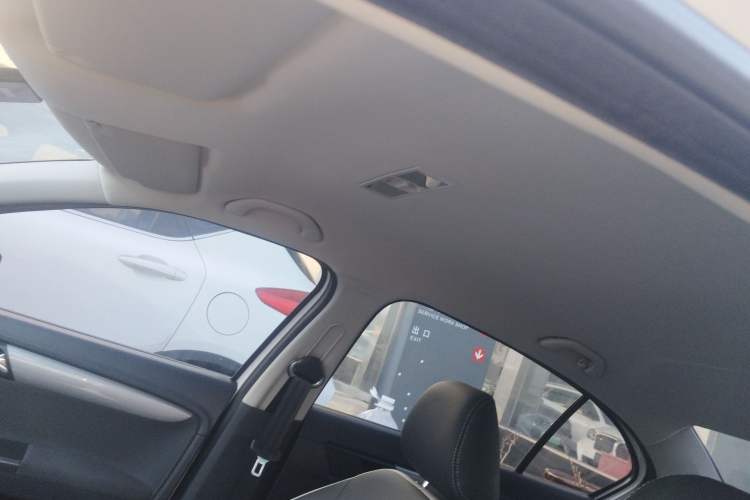 Used Volkswagen Lavida 2013 Revised Classic 1.6L Automatic Fashion Edition
