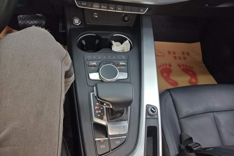 Used Audi A4L 2019 40 TFSI Fashion Edition China VI Emission Standard
