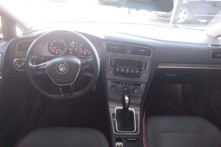 Used Volkswagen Golf 2015 1.2TSI Automatic Comfort Model
