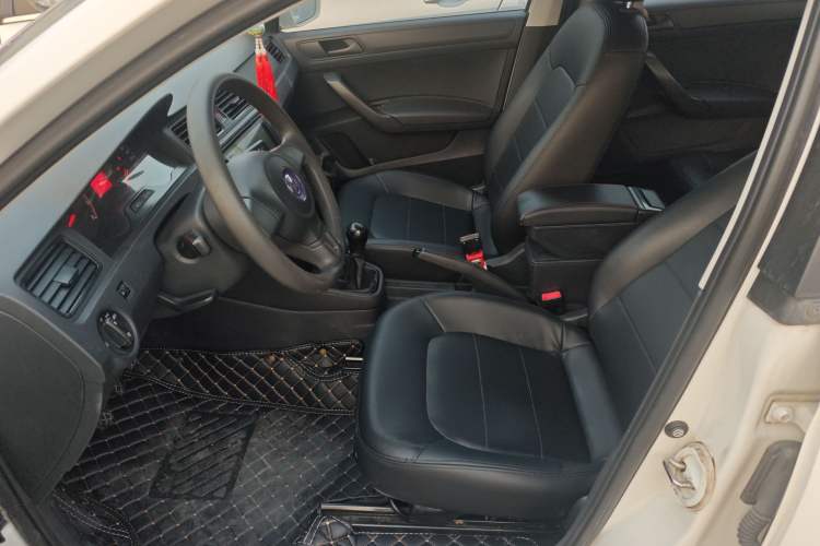 Used Volkswagen Santana 2015 1.6L Manual Fashion Edition
