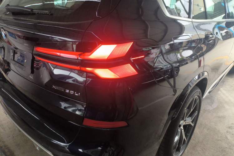 Used BMW X5 2023 xDrive 30Li Luxury M Sport Package
