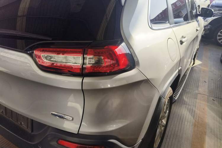 Used  Cherokee 2014 2.4L Luxury Edition
