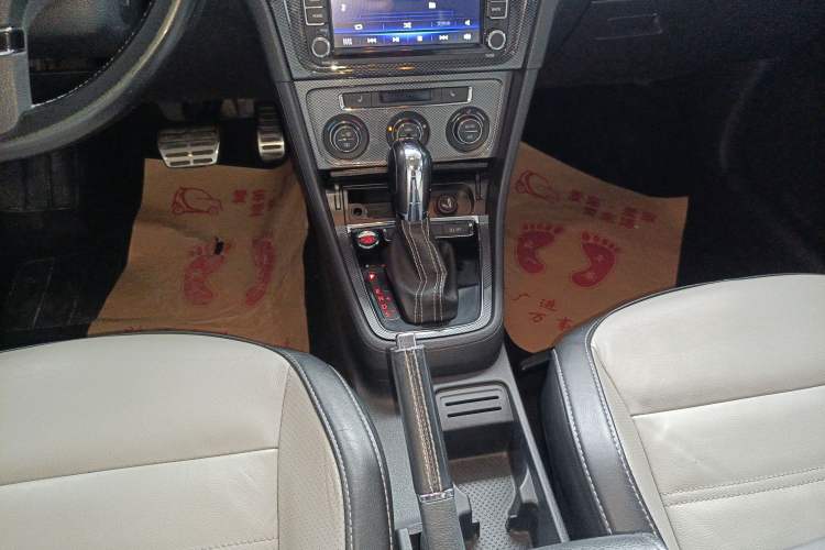 Used Volkswagen Cross Lavida 2014 1.4TSI DSG