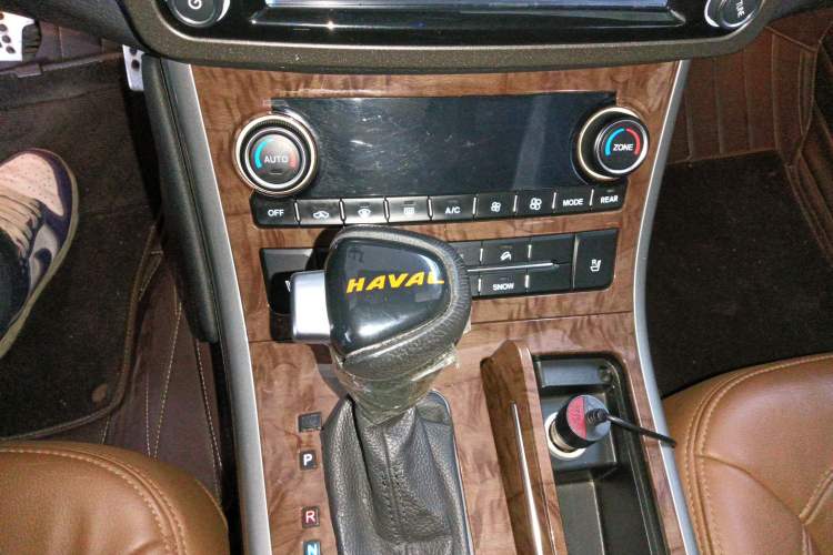 Used Haval H8 2015 2.0T Two-Wheel-Drive Luxury Version