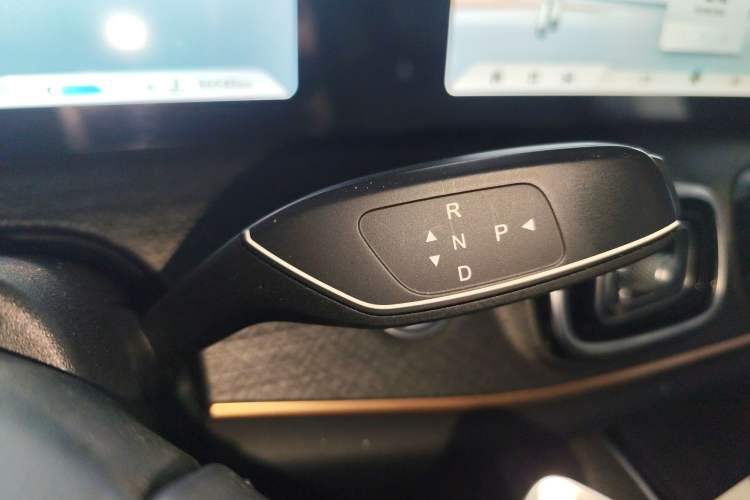 Used Chery Tiggo 9 2023 2.0T Dual-Clutch Two-Wheel Drive Leading Edition 5 Seats