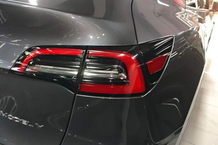 Used Tesla Model Y 2021 Long-Range All-Wheel-Drive Version
