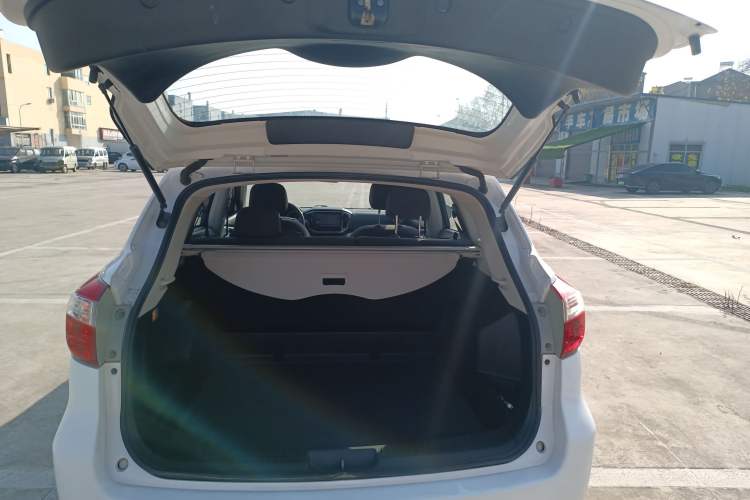 Used Venucia T70 2016 2.0L CVT Smart Edition
