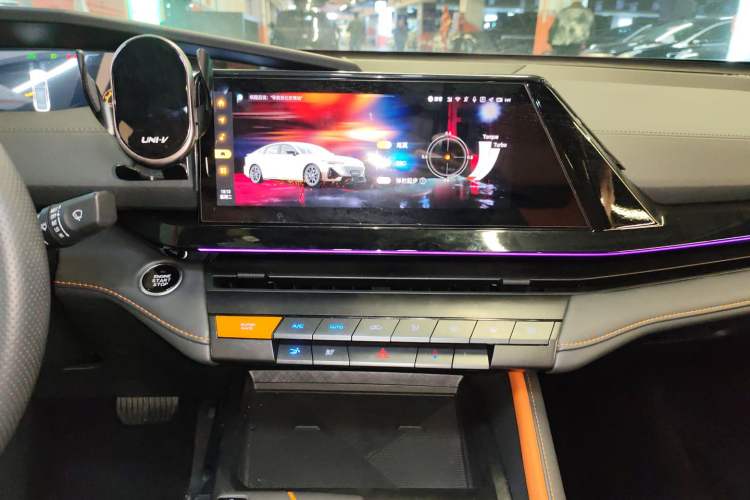 Used Changan UNI-V 2022 1.5T Prestige Version
