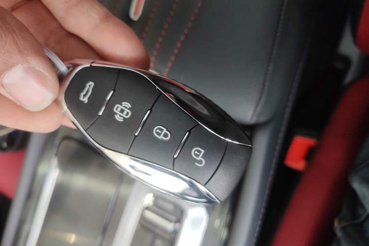 Used Hongqi H6 2024 2.0T ZhiShang Version
