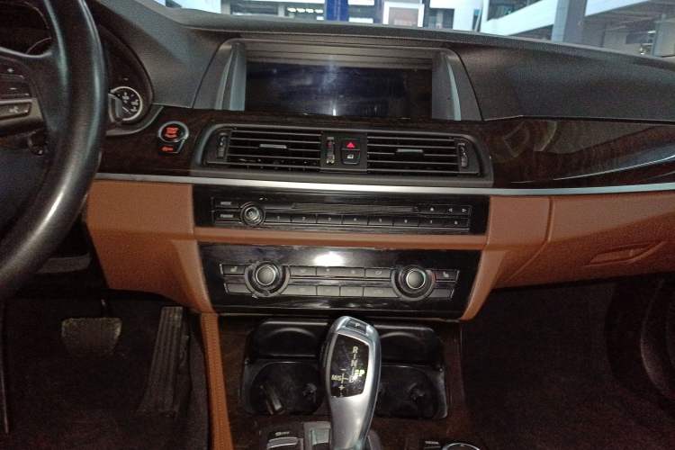 Used BMW 5 Series 2017 525Li Leading Model
