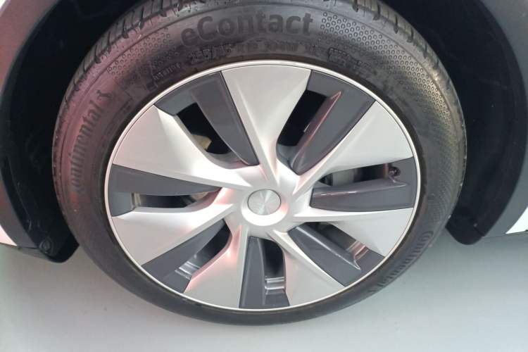 Used Tesla Model Y 2021 Long-Range All-Wheel-Drive Version