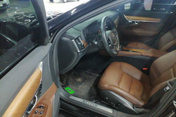 Used Volvo S90 2021 B5 Zhiyi Luxury Edition
