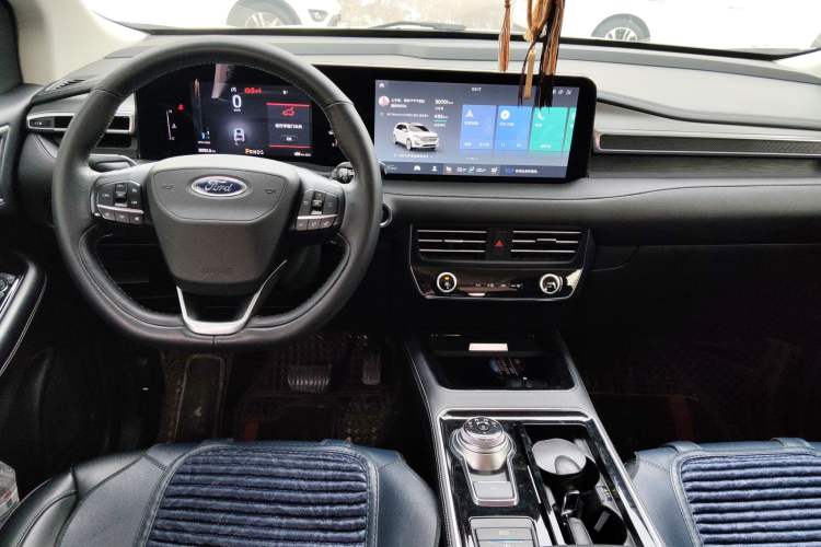 Used Ford Edge 2021 PLUS EcoBoost 245 Two-Wheel-Drive Platinum Edition 5 Seats