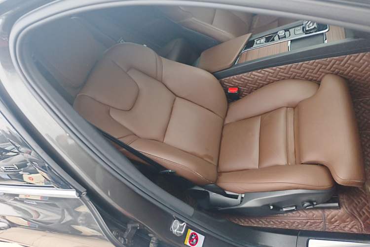 Used Volvo XC60 2022 B5 4x4 Smart Luxury Edition
