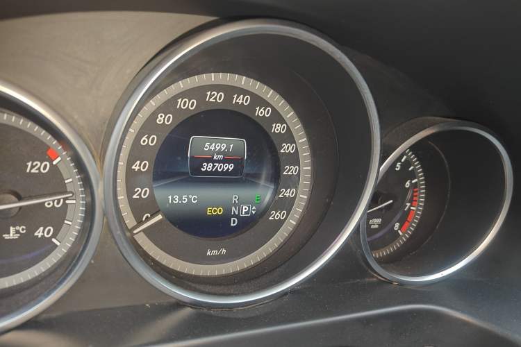 Used Mercedes-Benz E-Class 2015 Facelift E 200 L
