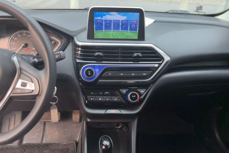 Used Changan Alsvin 2019 1.5L DCT Luxury Version China VI Standard