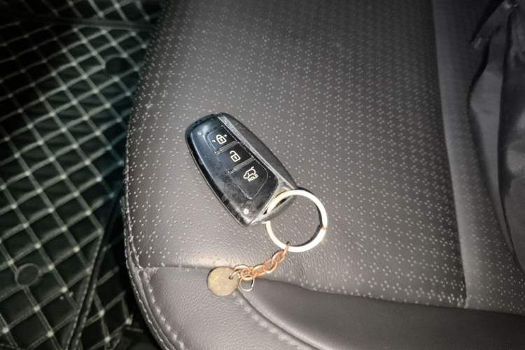 Used Hyundai Santa Fe 2013 2.4L Automatic Two-Wheel Drive Smart Version
