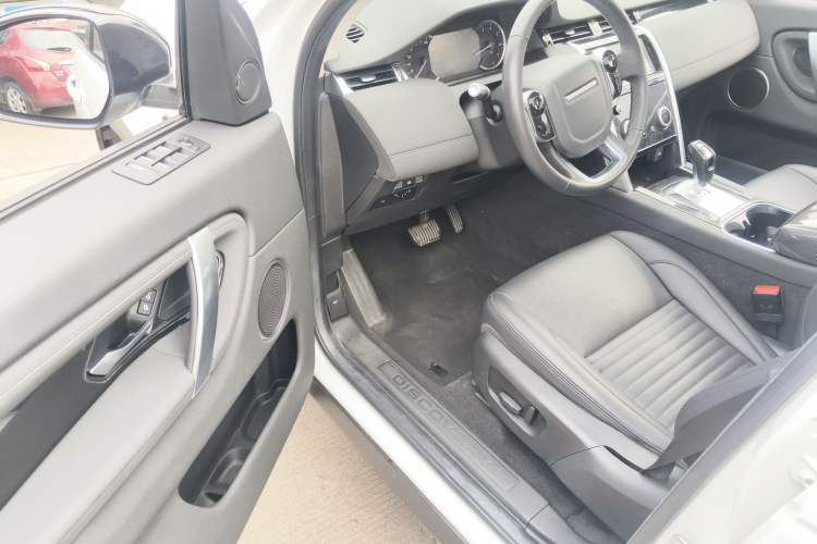 Used Land Rover Discovery Sport 2020 200 PS Family Edition