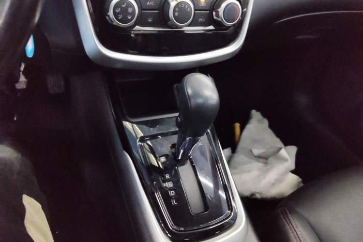 Used Nissan Tiida 2016 1.6L CVT Cool Dynamic Edition